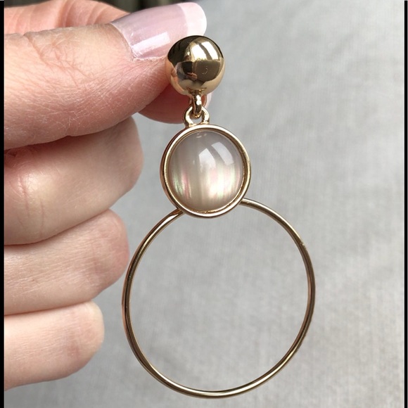NEW MOTHER OF PEARL & GOLD TONE HOOP EARRINGS! - Picture 7 of 8